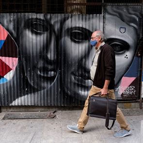 Κορονοϊός: 5.736 &lt;em>νέα&lt;/em> κρούσματα