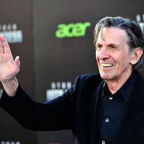 Πώς ο Leonard Nimoy δημιούργησε τον εμβληματικό χαιρετισμό στο Star Trek
