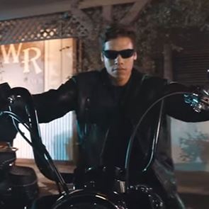 Joseph Baena όπως λέμε Arnold Schwarzenegger