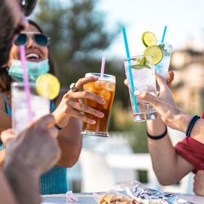 Εστίαση: Σήμερα η πρεμιέρα, με λίστες αναμονής