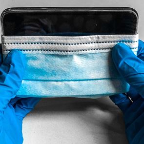 Ήρθε η ώρα να απολυμάνεις το smartphone