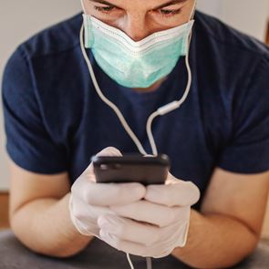 Το νέο reaction του Facebook για την μοναξιά της καραντίνας