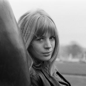 Έφυγε από τη ζωή η τραγουδίστρια Marianne Faithfull