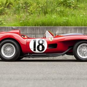 Η 12κύλινδρη <em>Ferrari</em> 250 Testa Rossa