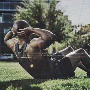 Πρόγραμμα χωρίς βάρη για όγκο, καύση λίπους και six-pack