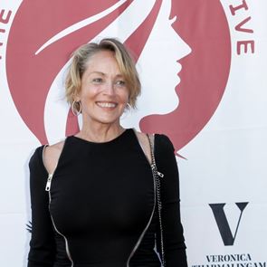 Μερικά εκατομμύρια likes για το μπικίνι της Sharon Stone