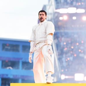 Ο Bad Bunny ταρακούνησε το Half Time Show του Super Bowl με μία εκρηκτική εμφάνιση