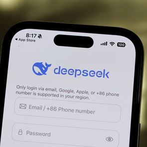 Γιατί έγινε πανικός με το DeepSeek και τι σημαίνει για την εξέλιξη της AI