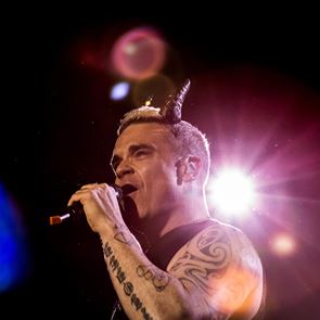 Η ζωή του Robbie Williams γίνεται ταινία