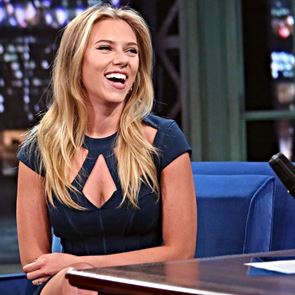 Scarlett Johansson και Margot Robbie στο viral video της εβδομάδας