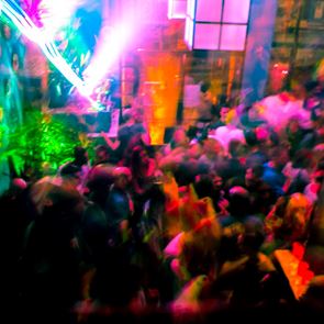 REVOLT!: Η ομάδα των πιο επιτυχημένων underground parties της Αθήνας