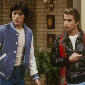 Η αιώνια αντιπαλότητα του bomber με το biker jacket