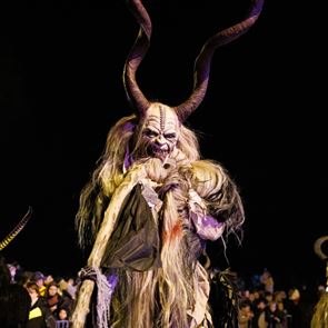 Οι πιο παράξενες χριστουγεννιάτικες παραδόσεις από όλο τον κόσμο