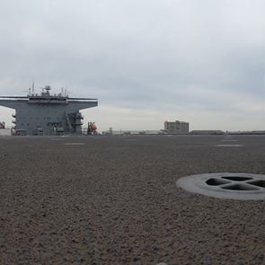 To θηριώδες αμερικανικό ελικοπτεροφόρο που θα ελλιμενίζεται πλέον μόνιμα στη Σούδα