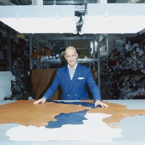 Περπατώντας προς την πολυτέλεια του μέλλοντος με τον Giuseppe Santoni