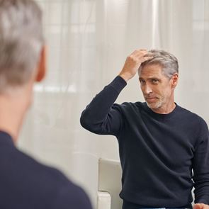 Τα γκρίζα &lt;em>μαλλιά&lt;/em> στον άντρα είναι γοητεία