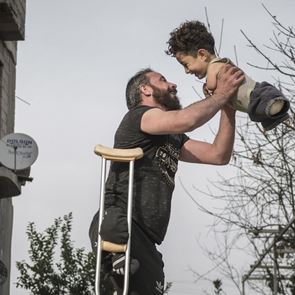 Τι απέγιναν οι πρωταγωνιστές της φωτογραφίας της χρονιάς