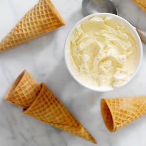 Με σπιτικό <em>παγωτό</em> βανίλια αμέσως καλύτερα