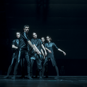 Ένας παγετώνας χορεύει στη Στέγη