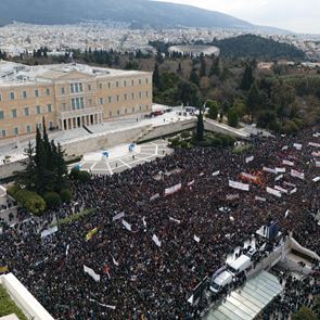 Τέμπη: 10 εικόνες από τα συλλαλητήρια στην &lt;em>Ελλάδα&lt;/em>