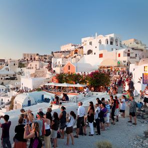 Το σχέδιο της κυβέρνησης για τουρίστες με κορονοϊό