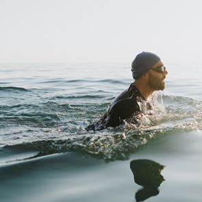 Γιατί αξίζει να συνεχίσεις το κολύμπι και τον χειμώνα