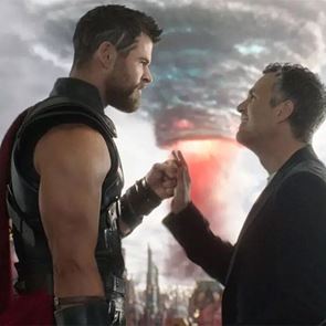Έχουμε reunion Chris Hemsworth και Mark Ruffalo εκτός Marvel και θα γίνει σε θρίλερ