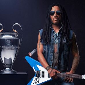 Ο Lenny Kravitz στον τελικό του UEFA <em>Champions</em> <em>League</em> στο Λονδίνο