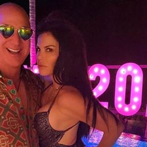 Όλα τα έχει ο Jeff Bezos. Εκτός από γούστο