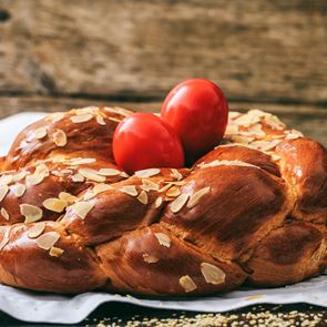 Ξέρουμε πού θα βρεις το πιο φθηνό τσουρέκι στην &lt;em>Ελλάδα&lt;/em>