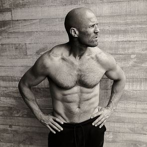 Χτίσε six-pack σαν του Jason Statham