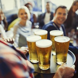 Στον Καναδά φτιάχνουν <em>μπύρα</em> από κάνναβη που σε "φτιάχνει" αμέσως