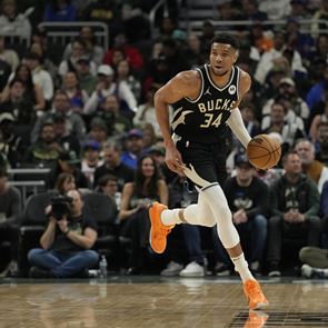 Ο Γιάννης Αντετοκούνμπο έκανε ένα απίθανο ρεκόρ