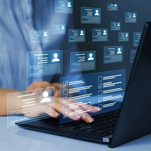 H &#39;λίστα της ντροπής&#39; 30 under 30 του Forbes