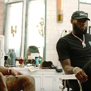 Ο LeBron James τα λέει με Snoop Dogg και Jon Stewart στο πρώτο επεισόδιο του The Shop