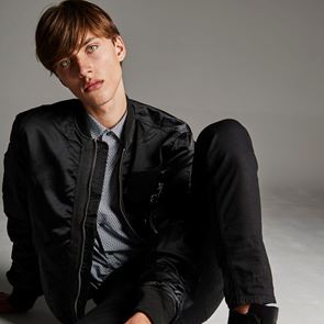 Ο σύγχρονος τρόπος για να υιοθετήσεις το total black look