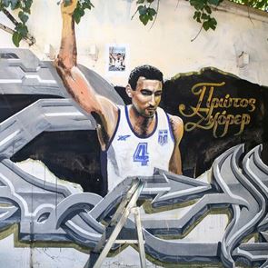 Στο σφυρί η ιστορική φανέλα του Νίκου Γκάλη