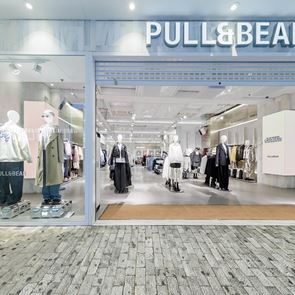 Η Pull&amp;Bear επαναλειτουργεί το flagship κατάστημά της στην Αθήνα