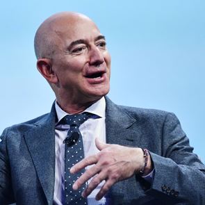 Πώς ο Jeff Bezos έβγαλε 2 δισ. σε μία ημέρα