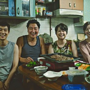 &quot;Παράσιτα&quot;: Τι γνωρίζουμε για την τηλεοπτική μεταφορά της ταινίας