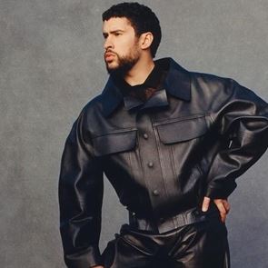 Ο Bad Bunny έγινε άγαλμα για χάρη του Jacquemus