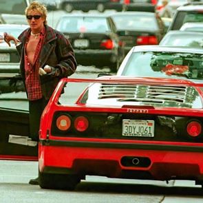 Τι απέγινε η σπάνια Ferrari F50 του θρύλου της ροκ Rod Stewart