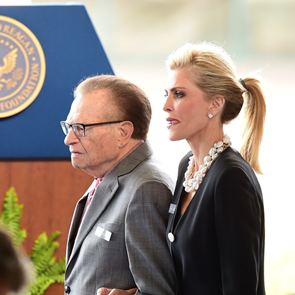 Η μυστική διαθήκη του Larry King δεν περιλαμβάνει τη &lt;em>γυναίκα&lt;/em> του