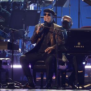 Ο Stevie Wonder έχει κάτι να πει για το beef Kendrick Lamar και Drake