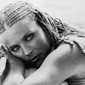 Πώς θα έμοιαζε το Instagram της Bo Derek αν το διαχειριζόμασταν εμείς