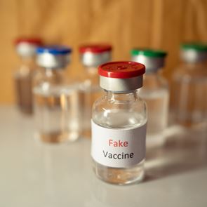 Ψεύτικα εμβόλια με άγνωστη ουσία, η νέα μάστιγα