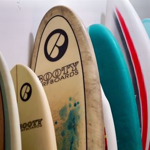 Η άνοδος του σερφ στην Ελλάδα και το &#39;σαφάρι&#39; της σωστής σανίδας