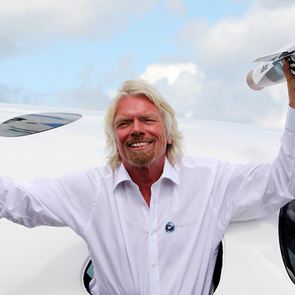 Κάπως έτσι θα μοιάζουν οι διαστημικές στολές που ετοιμάζει ο Richard Branson