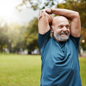 4 ασκήσεις για να αυξήσεις τη μυϊκή σου μάζα μετά τα 50