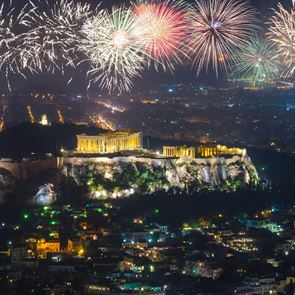 Η Αθήνα υποδέχθηκε φαντασμαγορικά το 2023